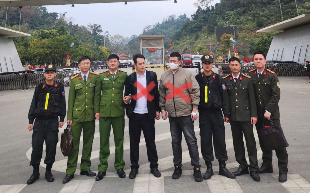 Bắc Ninh: Bàn giao 2 đối tượng truy nã quốc tế cho phía Trung Quốc