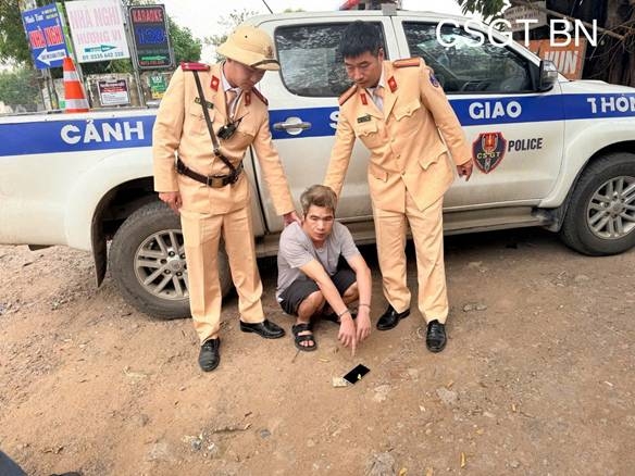 CSGT Bắc Ninh phát hiện, bắt giữ đối tượng tàng trữ trái phép chất ma túy