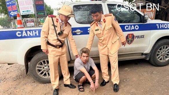 csgt bac ninh phat hien bat giu doi tuong tang tru trai phep chat ma tuy