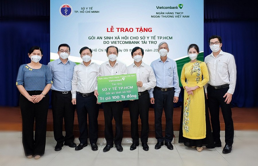 Vietcombank ủng hộ 100 tỉ đồng cho hệ thống y tế tại Tp Hồ Chí Minh trong đợt dịch thứ 4 bùng phát