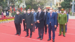 Phó Bí thư Thành ủy Hà Nội Nguyễn Văn Phong dâng hương kỷ niệm 233 năm chiến thắng Ngọc Hồi