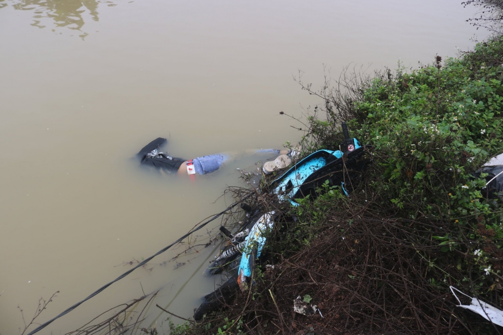 Bắc Giang: Phát hiển tử thi nam dưới mương nước chưa rõ nguyên nhân