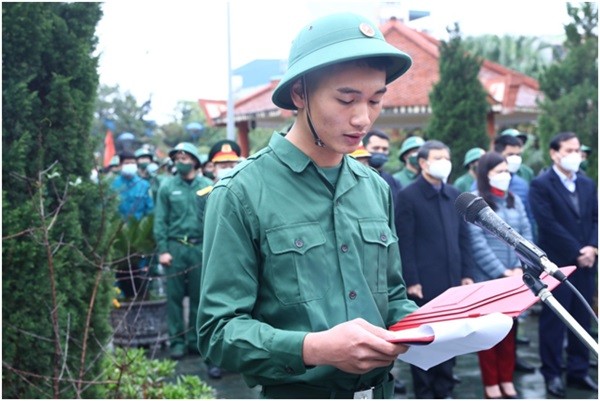 Tân binh Nguyễn Huy Toản-xã Đức Thượng phát biểu hứa hẹn “thi đua quyết thắng”