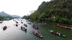 dung de ngay vui ngan chang tay gang trong mua le hoi