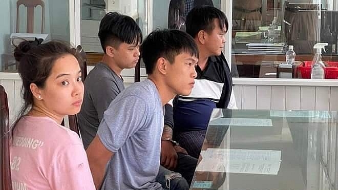 Bắt nóng 4 đối tượng giết người đang chạy trốn trên quốc lộ 1A