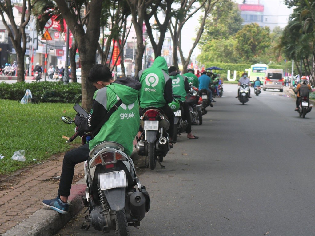 Giá xăng tăng, hành khách giảm - doanh nghiệp vận tải lao đao