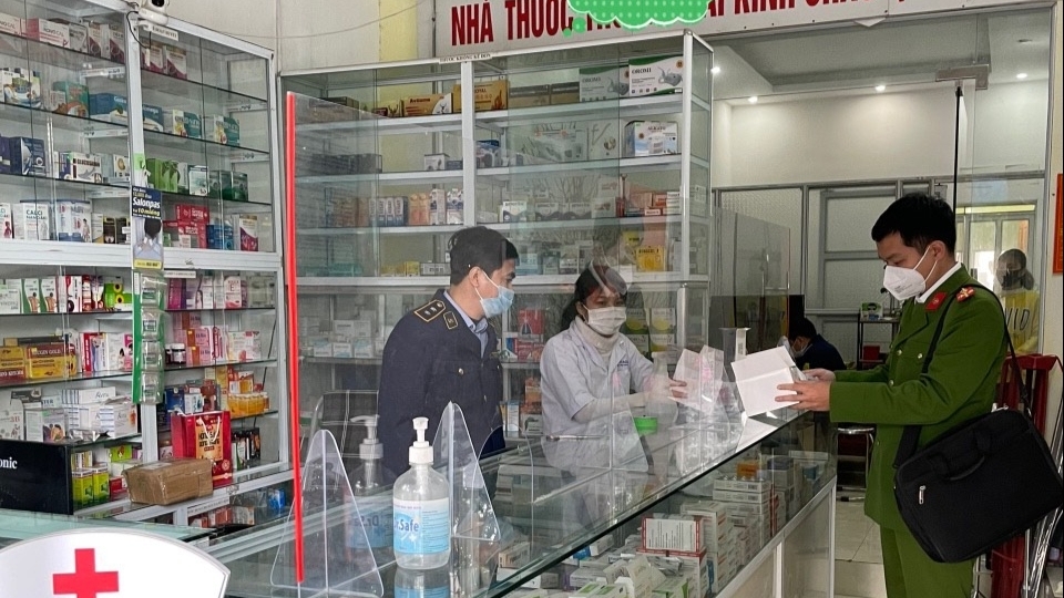Bắc Giang: Phạt 15 triệu nhà thuốc bán kit test COVID-19 chưa đủ kiểu kiện kinh doanh