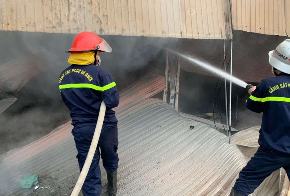 Lực lượng chức năng làm nhiệm vụ Lực lượng chức năng làm nhiệm vụ