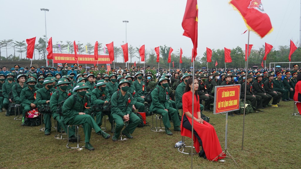Phát huy truyền thống, 183 thanh niên huyện Thạch Thất lên đường nhập ngũ