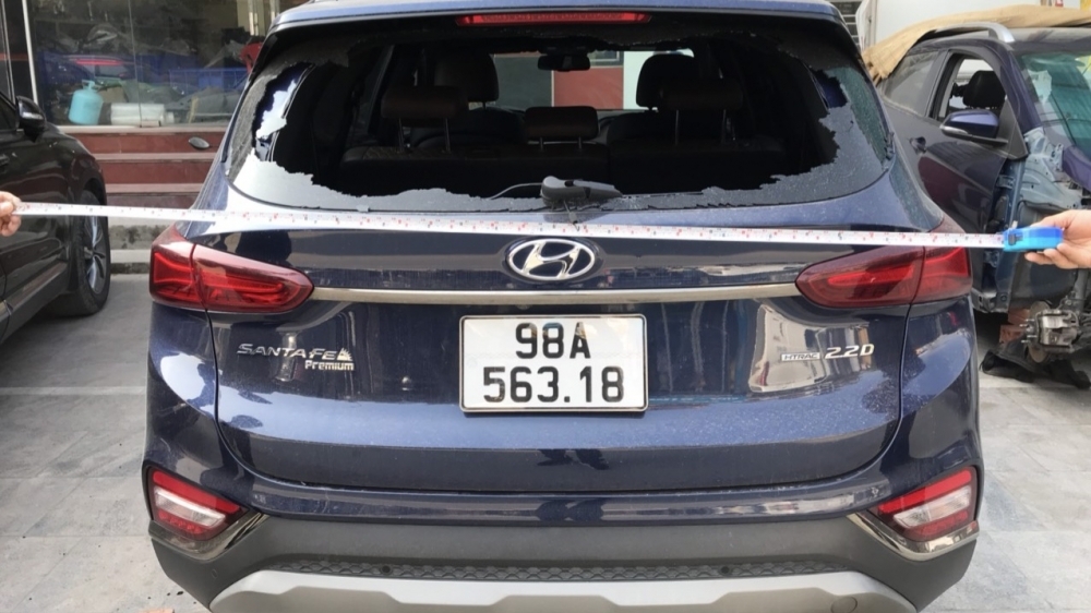Bắc Giang: Làm rõ đối tượng phá kính ô tô để trên vỉa hè