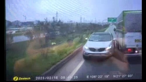 Xử phạt nữ tài xế đi ngược chiều trên cao tốc Hà Nội - Bắc Giang