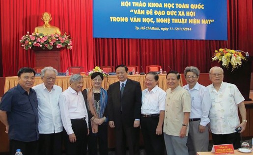 Nhen từng chồi biếc xanh lên cuộc đời Nhen từng chồi biếc xanh lên cuộc đời