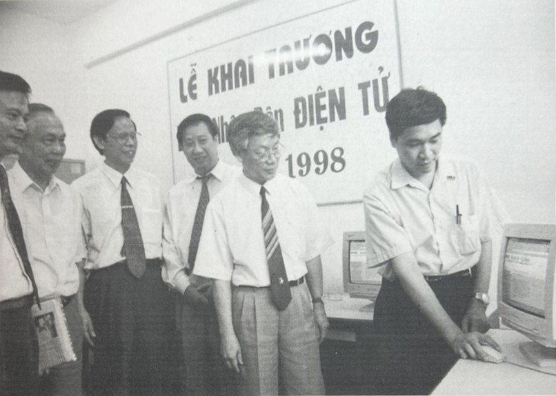 Nhen từng chồi biếc xanh lên cuộc đời Nhen từng chồi biếc xanh lên cuộc đời