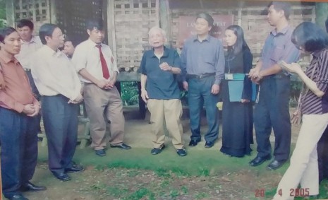 Nhen từng chồi biếc xanh lên cuộc đời Nhen từng chồi biếc xanh lên cuộc đời