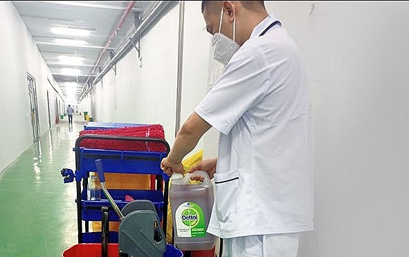 Dettol được sử dụng làm sạch bề mặt nhiều bệnh viện trên khắp cả nước trong mùa dịch Covid-19, giúp bảo vệ sức khỏe lực lượng y tế tuyến đầu, thân nhân và bệnh nhân. Dettol được sử dụng làm sạch bề mặt nhiều bệnh viện trên khắp cả nước trong mùa dịch Covid-19, giúp bảo vệ sức khỏe lực lượng y tế tuyến đầu, thân nhân và bệnh nhân.