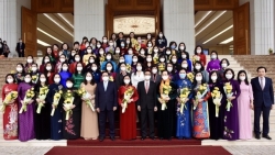 pham chat tot dep cua phu nu se mai thap sang niem tin va tinh yeu thuong hanh phuc