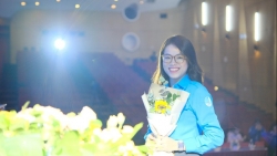 ngay le hoa hong cua nu can bo doan