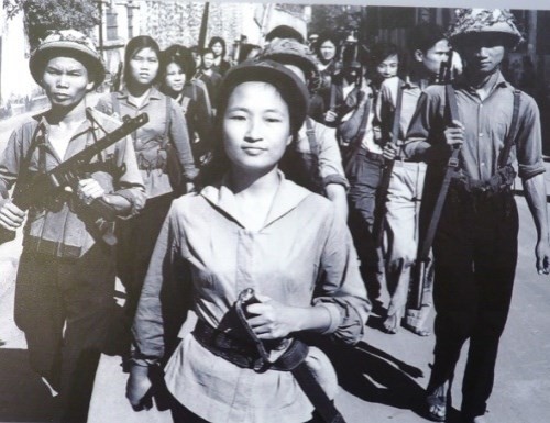 Bà Nguyễn Thị Tý, nữ tự vệ phường Giang Biên trong chiến dịch Hà Nội - Điện Biên Phủ trên không (Ảnh tư liệu)