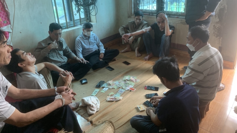 Bắc Giang: Triệt phá tụ điểm đánh bạc tại Hiệp Hòa, 2 con bạc là F0
