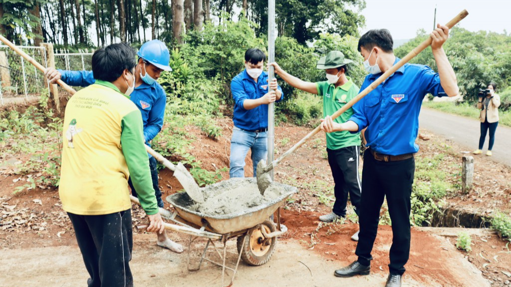 Đoàn viên thanh niên tham gia