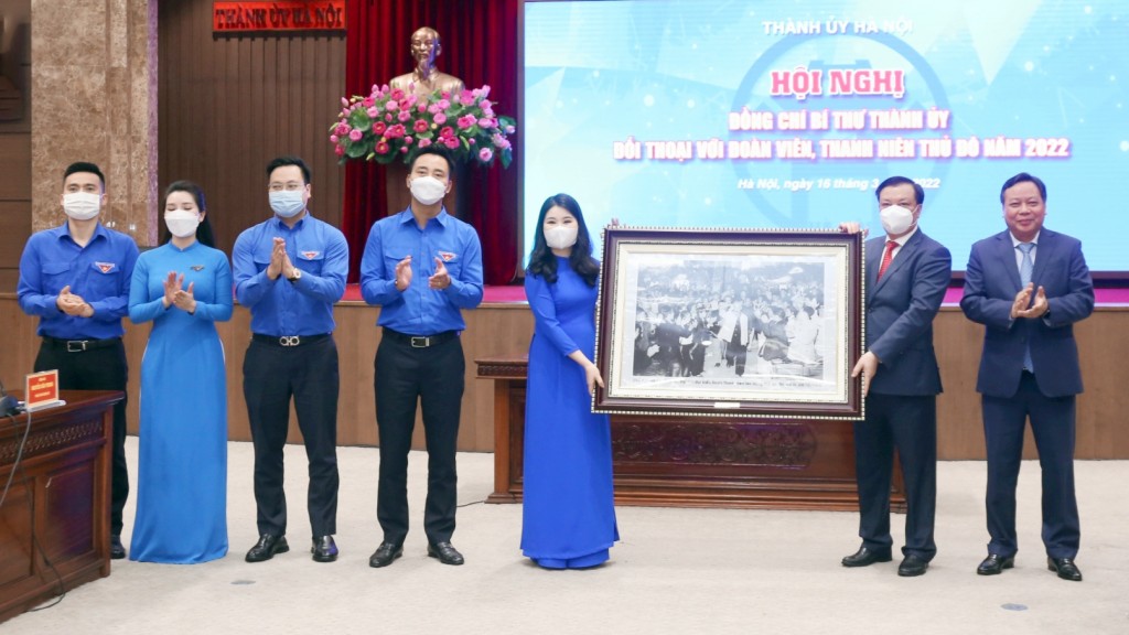 Đồng chí Bí thư Thành ủy Hà Nội đối thoại với đoàn viên, thanh niên Thủ đô