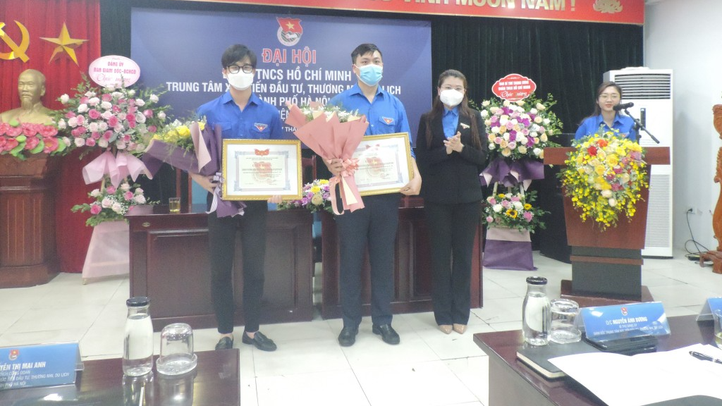 Khen thưởng tập thể, cá nhân xuất sắc Khen thưởng tập thể, cá nhân xuất sắc