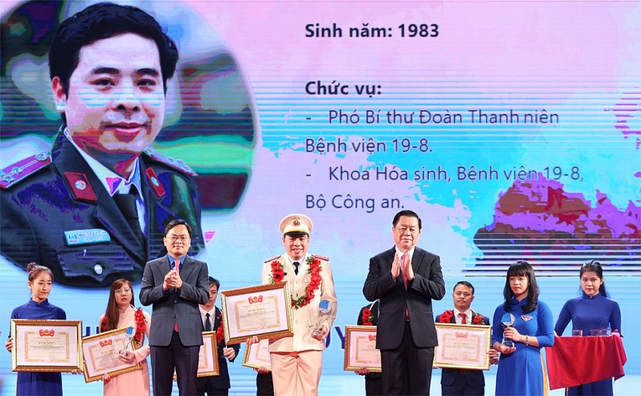 Thượng úy Nguyễn Đức Tiến, Khoa Hóa sinh, Bệnh viện 19-8, Bộ Công an, Phó Bí thư Đoàn Thanh niên Bệnh viện 19-8, Bộ Công an