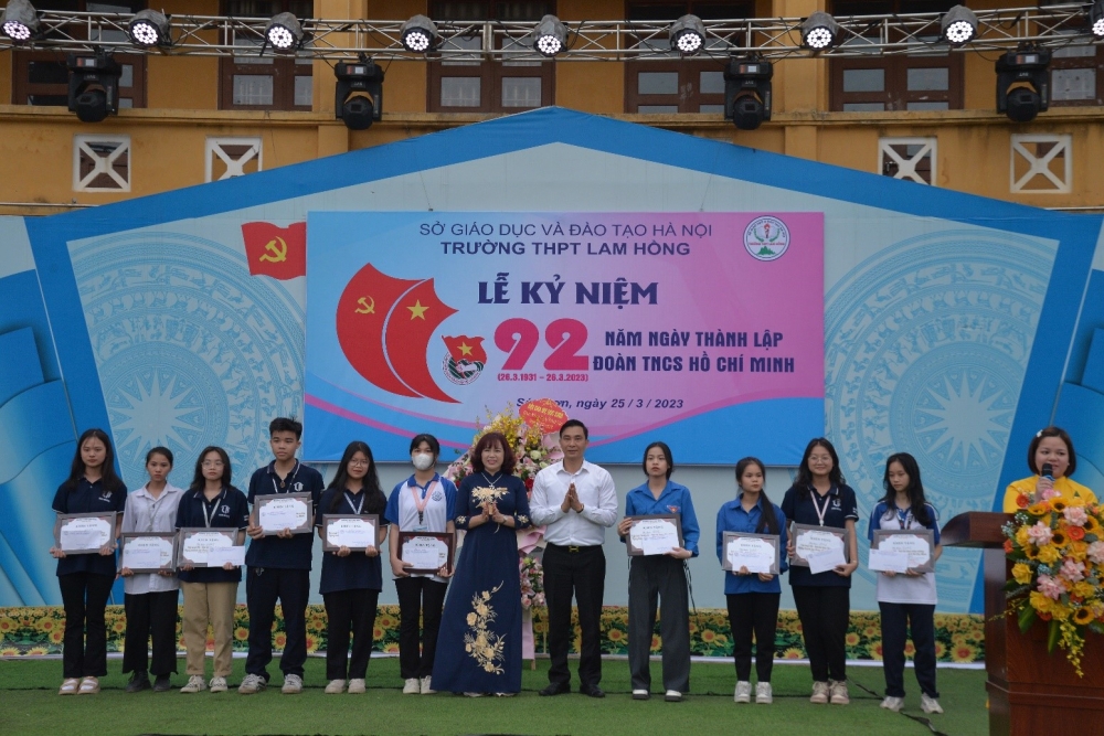 Trường THPT Lam Hồng hân hoan kỷ niệm 92 năm ngày thành lập Đoàn Thanh niên cộng sản Hồ Chí Minh