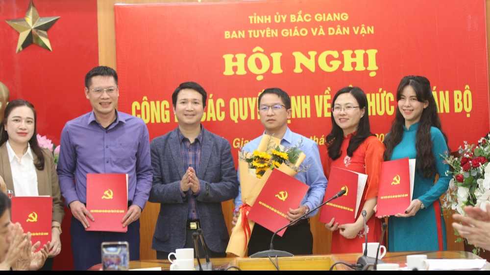 Ban Tuyên giáo và Dân vận Tỉnh ủy Bắc Giang công bố các quyết định về công tác tổ chức, cán bộ
