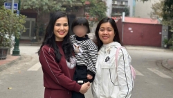 Thượng tá Công an tìm người thân cho cháu bé bị lạc