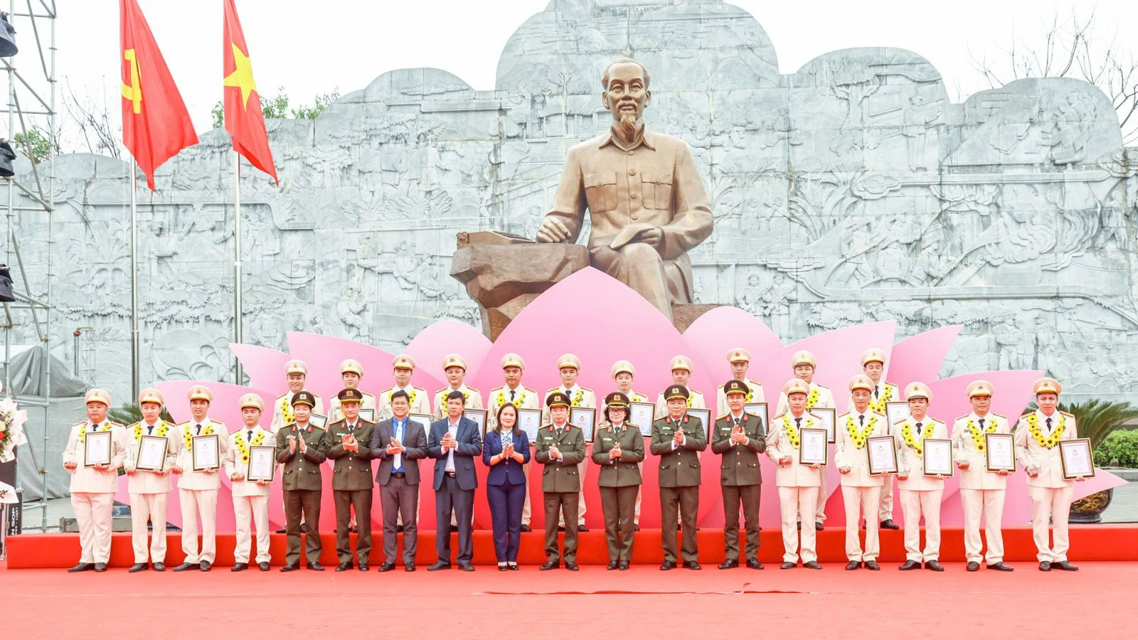 Bắc Giang: Tuyên dương gương mặt trẻ, gương Công an xã tiêu biểu