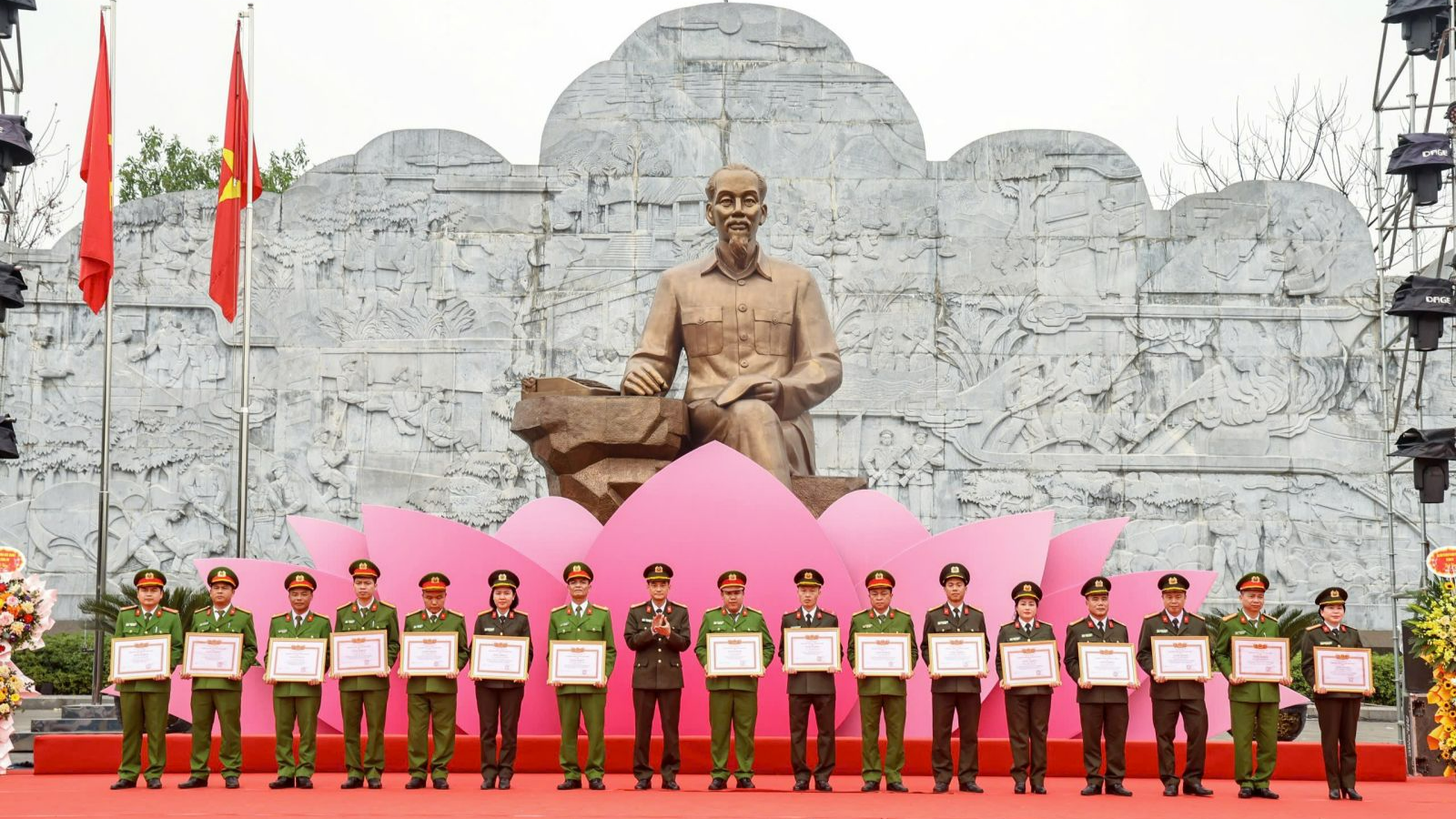 Bắc Giang: Tuyên dương gương mặt trẻ, gương Công an xã tiêu biểu