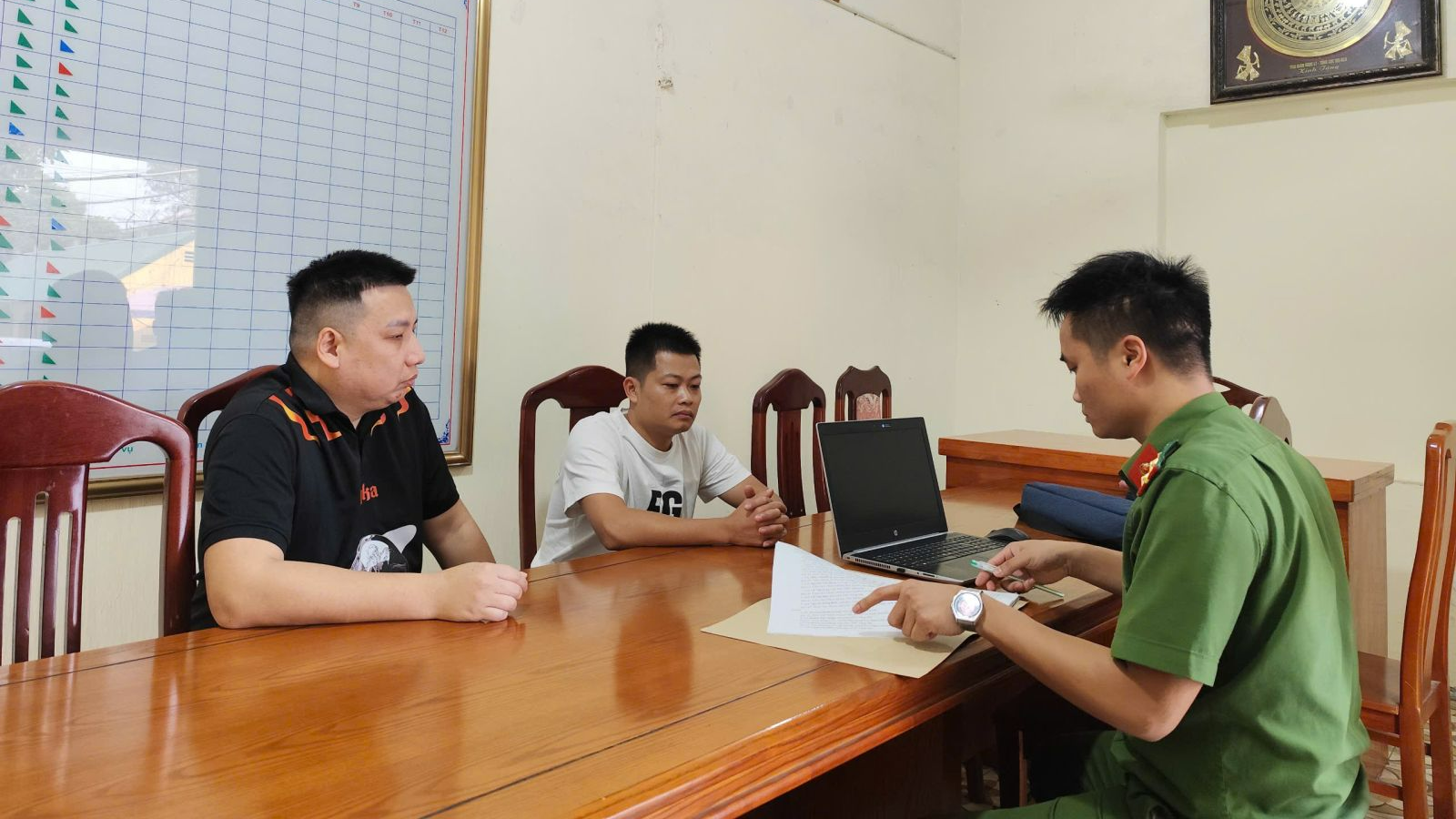 Bắc Giang: Vận động thành công đối tượng truy nã ra đầu thú