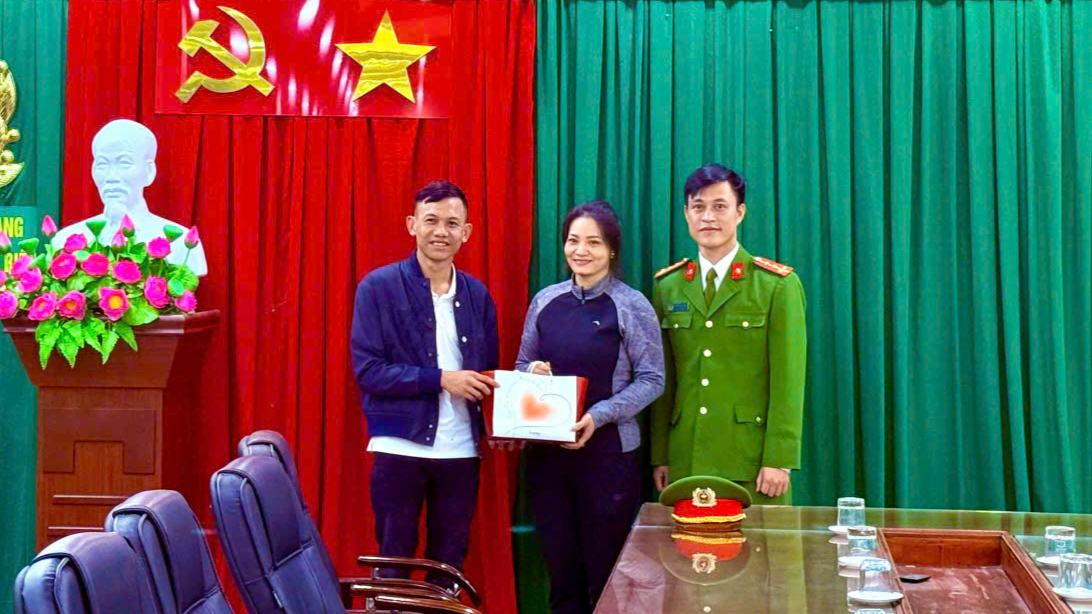 Một phụ nữ Bắc Giang trả lại 5 tỷ đồng cho người chuyển nhầm tài khoản