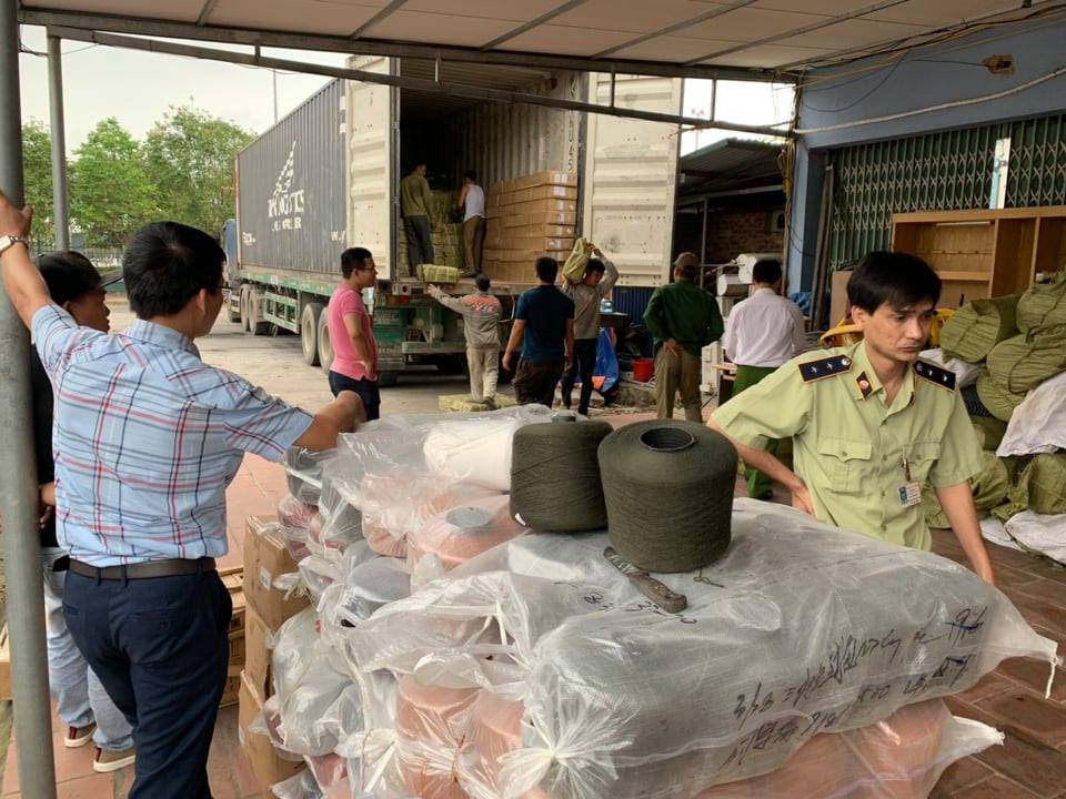 Xử phạt đối tượng kinh doanh gần 50.000 lưỡi cưa lậu