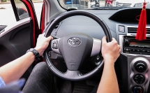 Cầm vô lăng và kỹ thuật đánh lái xe ôtô đúng cách