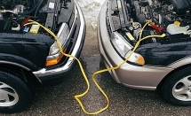 Khi "xế hộp" không khởi động được do hết điện phải làm như thế nào?