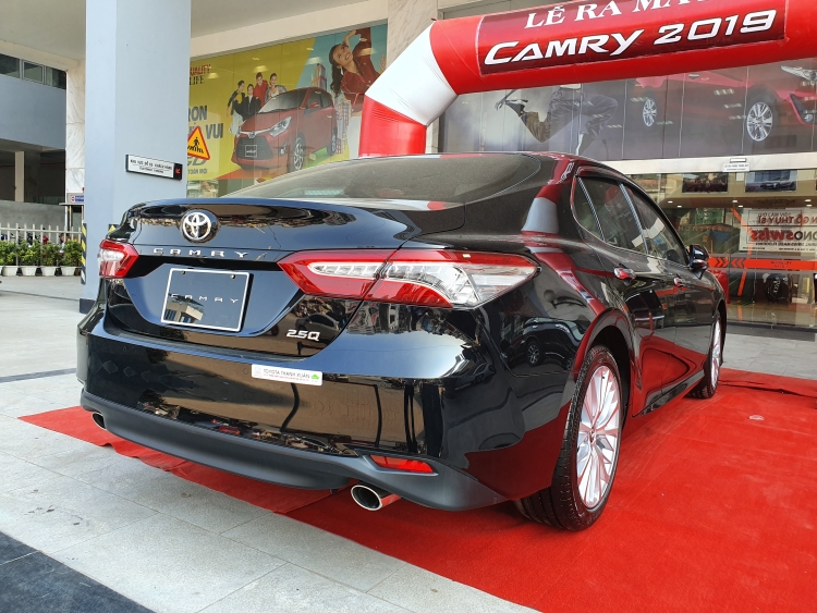 tan mat ngam camry 2019 trung bay tai dai ly toyota o ha noi