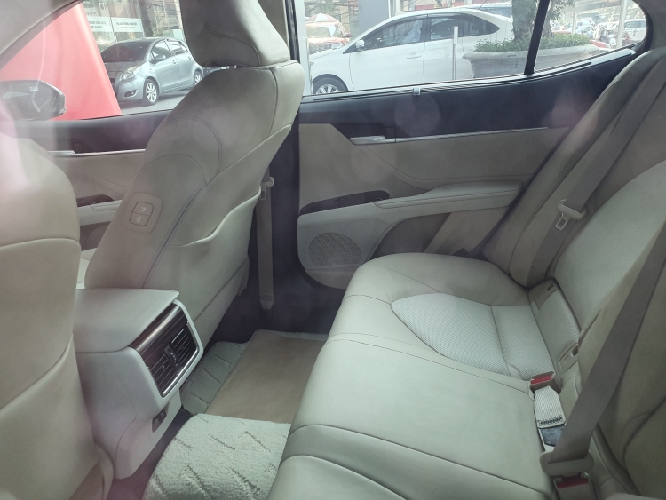 tan mat ngam camry 2019 trung bay tai dai ly toyota o ha noi