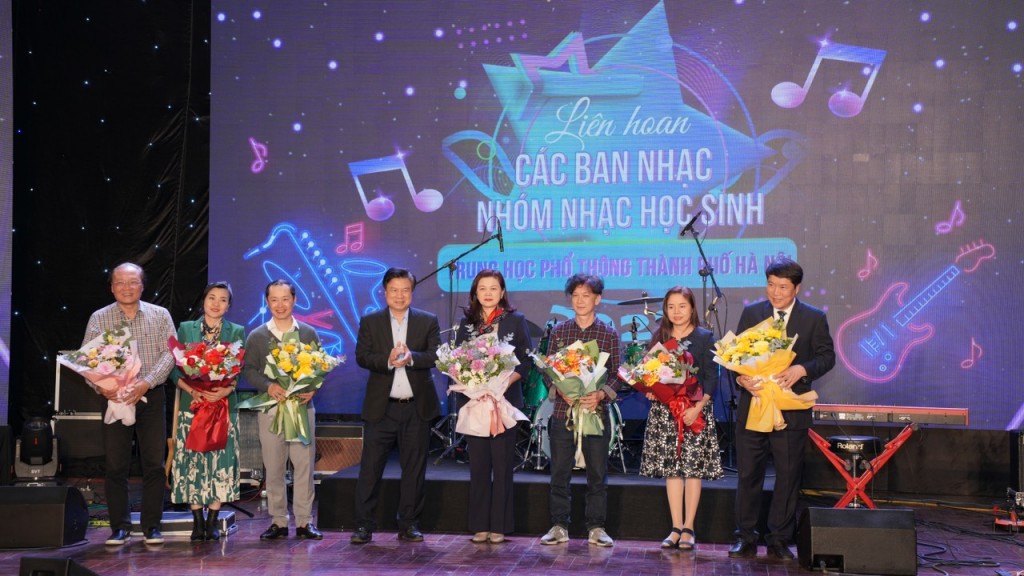 Liên hoan các ban nhạc học sinh trung học phổ thông TP Hà Nội lần thứ nhất khai mạc với nhiều tiết mục ấn tượng