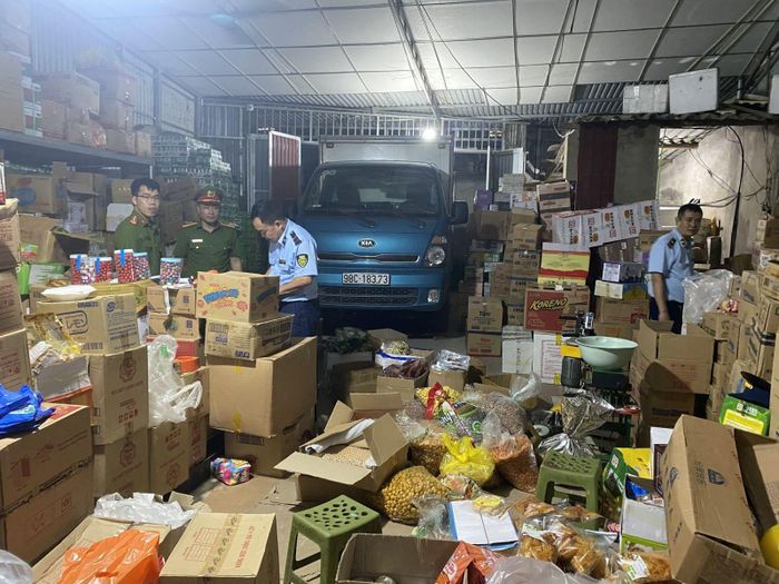 Bắc Giang: Phát hiện cơ sở sản xuất, buôn bán thực phẩm giả