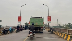 luc luong chuc nang dang tim kiem nguoi dan ong nghi nhay cau luc nam