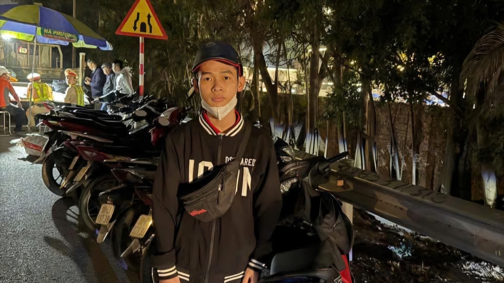 Xử lý nam thanh niên dán biển số xe máy tránh phạt nguội