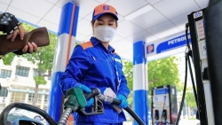 Giá xăng RON 95 thấp nhất trong 5 năm qua