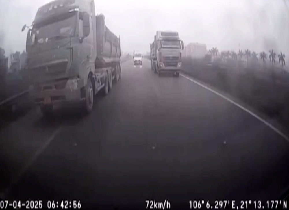 Xử phạt tài xế xe đầu kéo điều khiển xe vào làn dừng khẩn cấp trên cao tốc Hà Nội - Bắc Giang