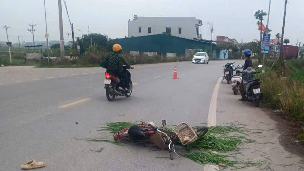 Bắc Giang: Va chạm với xe máy, một phụ nữ tử vong
