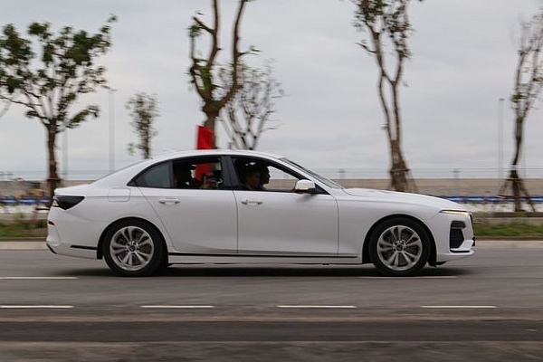 nhung nguoi dau tien lai thu xe o to vinfast noi gi