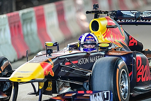 ly do xe dua f1 khong co tui khi