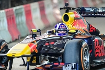 Lý do xe đua F1 không có túi khí