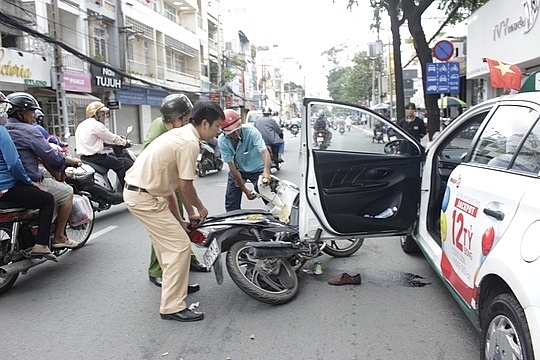 cach tranh hiem hoa kho luong tu mo cua xe khong dung cach